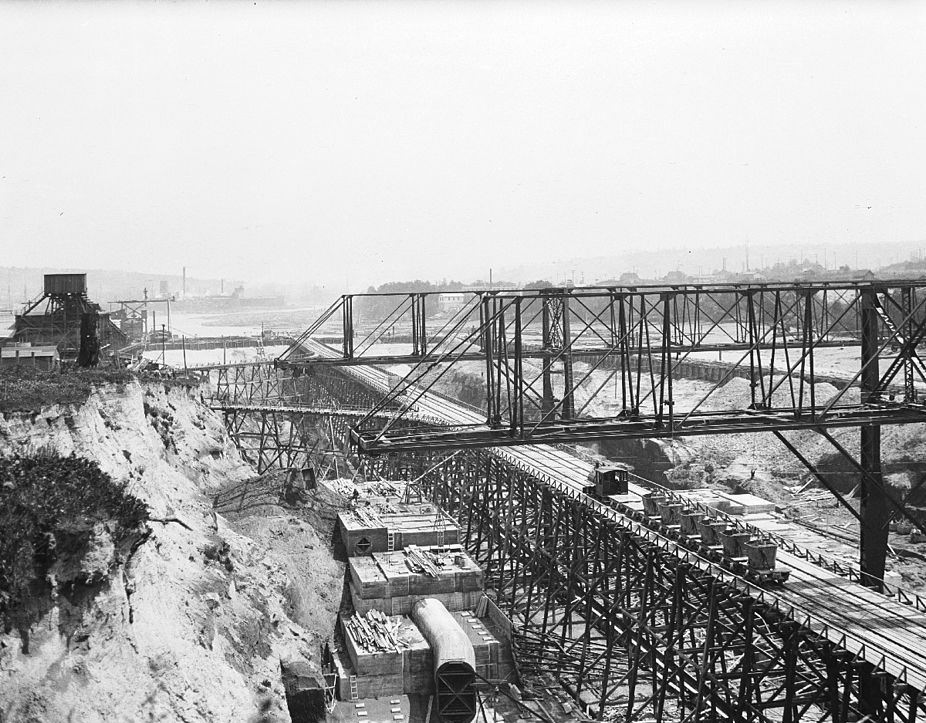 Ballard Locks under construction, 1913