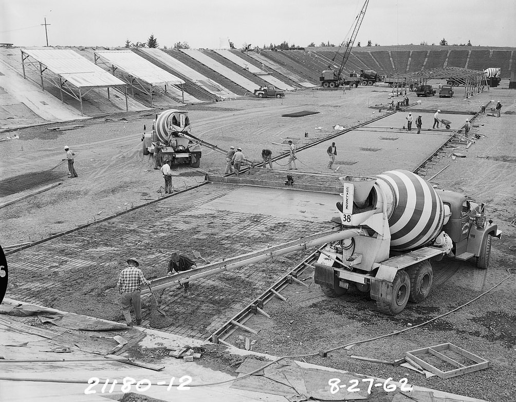 Lake Forest Park Reservoir under construction, 1962