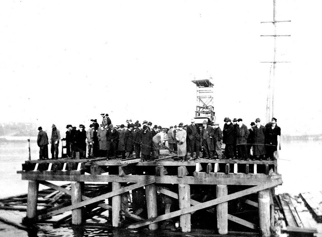 Crowd on half-built Fremont Bridge, circa 1916