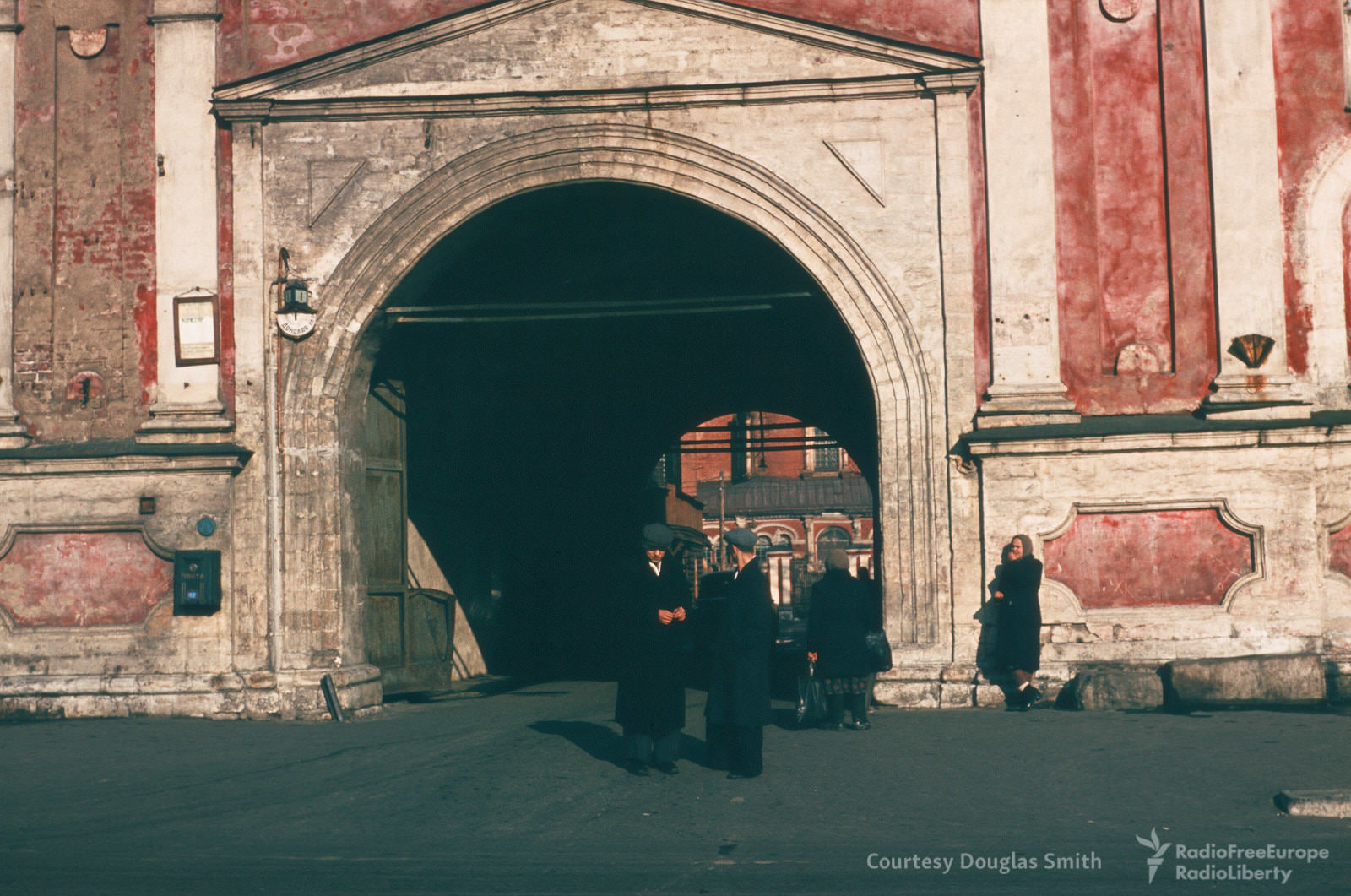 The entrance to Donskoy Monastery, Moscow.