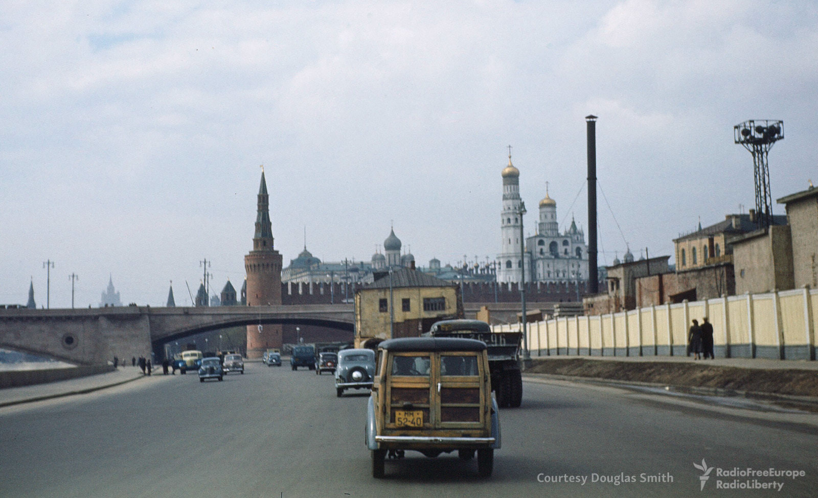 Approaching the Kremlin on Moskvoretskaya naberezhnaya, Moscow.