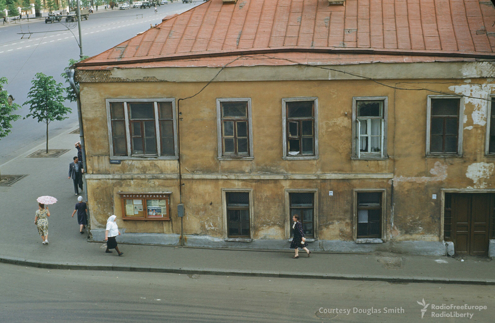 The corner of Moscow's Bolshoi Devyatinsky pereulok and Novinsky bulvar, near the new U.S. Embassy opened shortly after May Day in 1953.