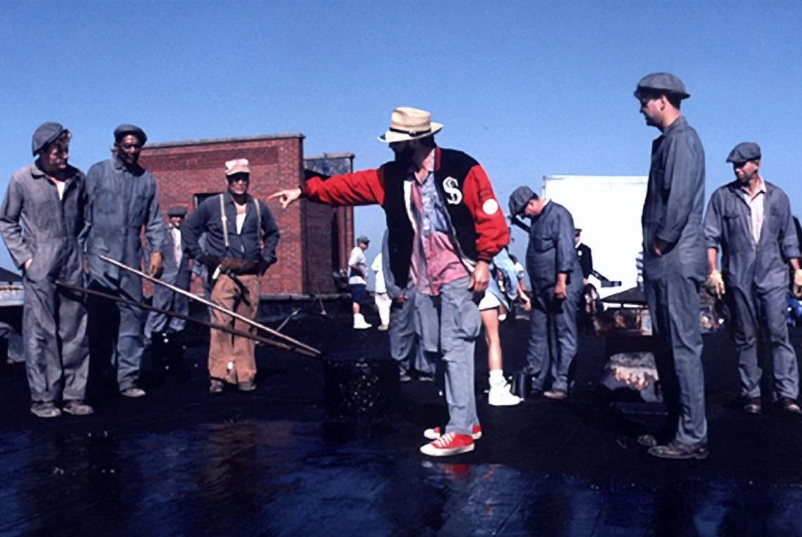 Darabont blocks out a portion of the rooftop scene.