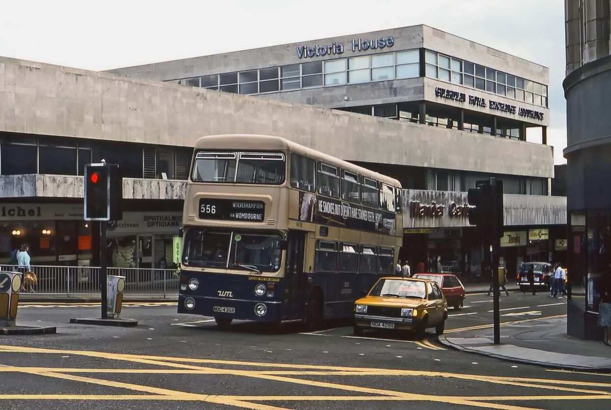 Junction of Victoria Street and Queen Square on 23rd July 1986.