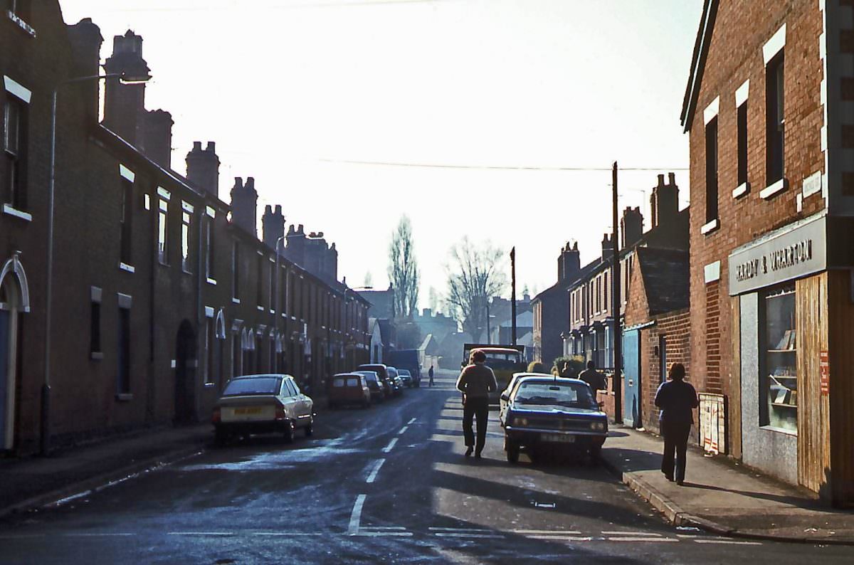 Corner shop at the junction of Waterloo Road and Staveley Road, Wolverhampton on 28th December 1980.