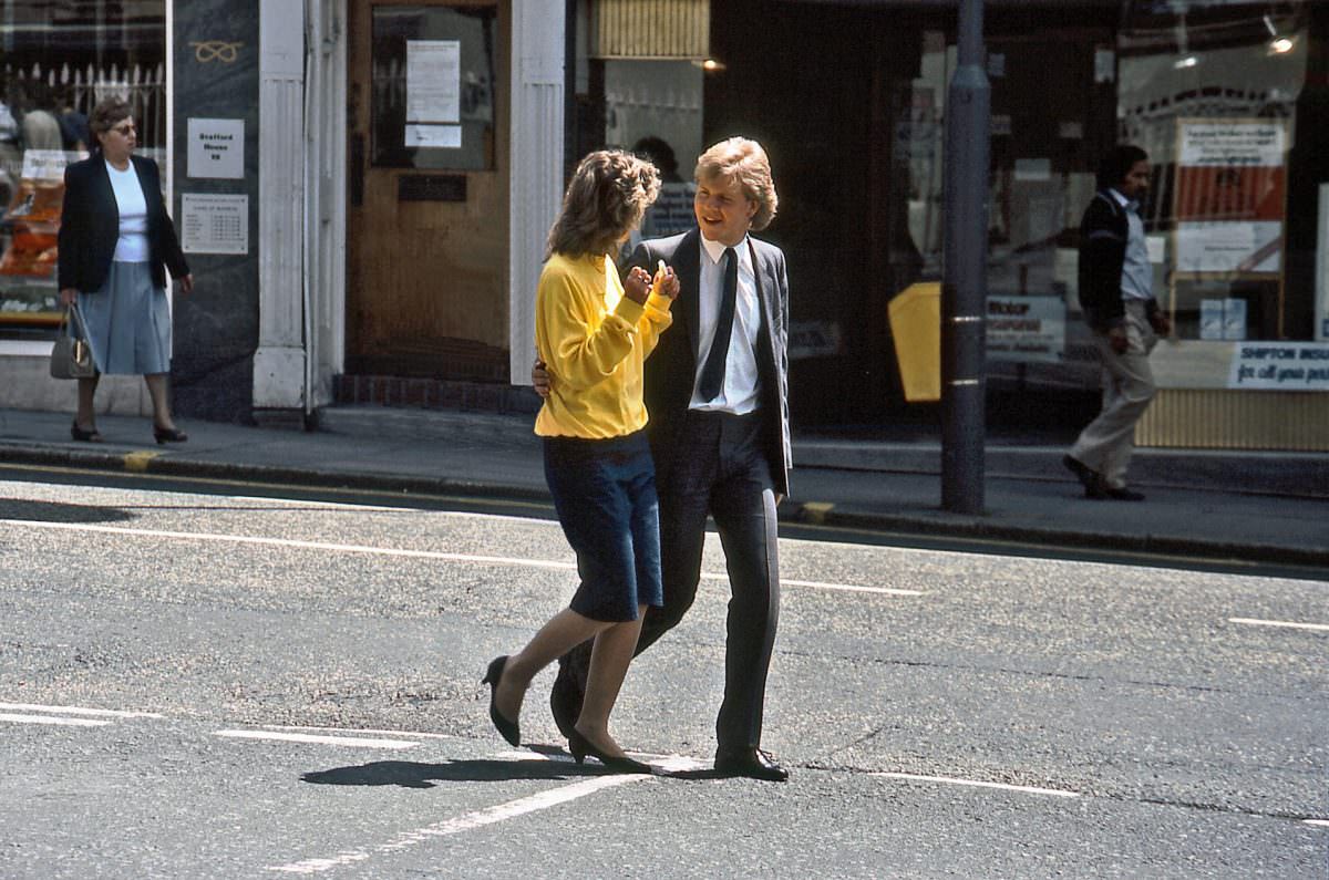 Pedestrians crossing the junction of Darlington Street and Red Lion Street on 30th May 1984.