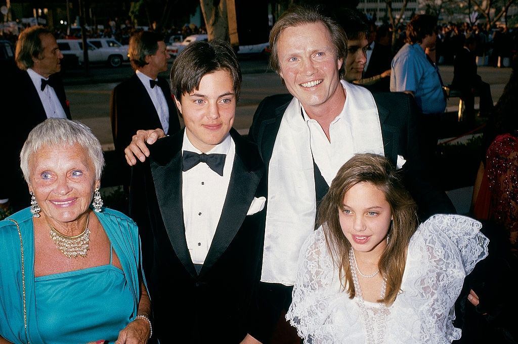 Angelina Jolie with her father, brother and grandma, 1986.