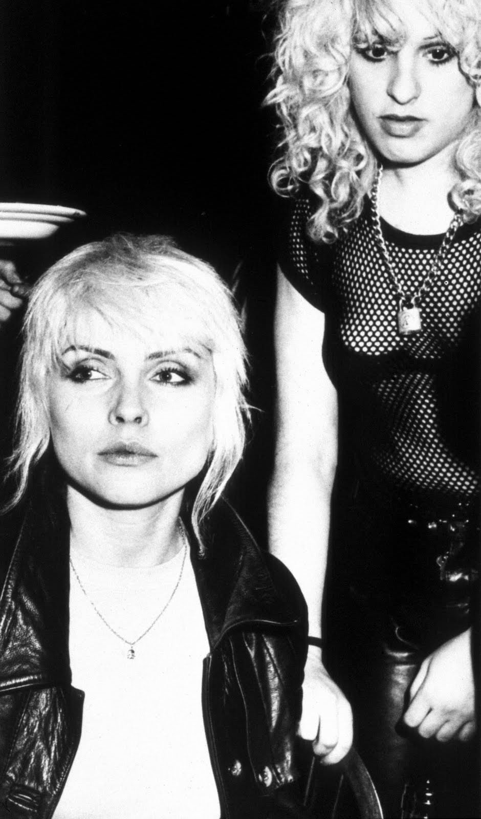 Debbie Harry with Nancy Spungen, 1977.