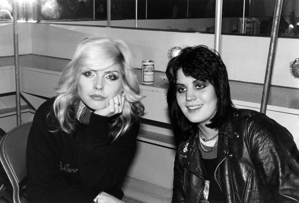 Debbie Harry with Joan Jett, 1977.