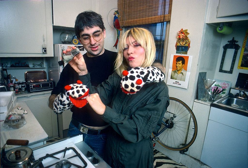 Debbie Harry with Chris Stein in the kitchen, 1975.