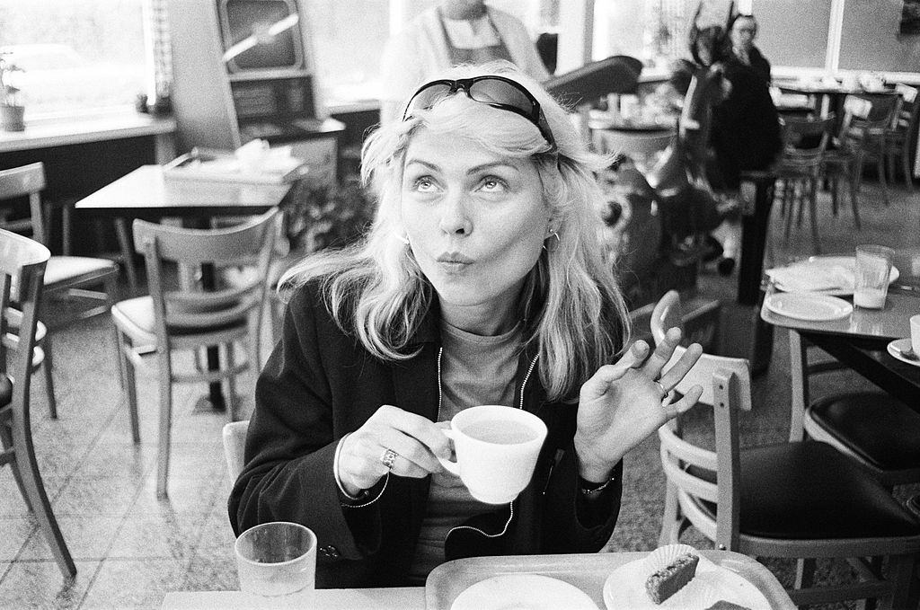 Debbie Harry drinks from a cup of tea in a cafe in the USA in 1978.