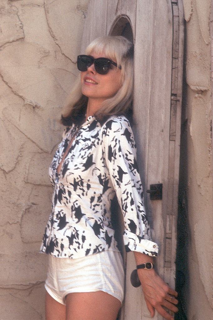 Debbie Harry pose poses for a portrait session in 1979