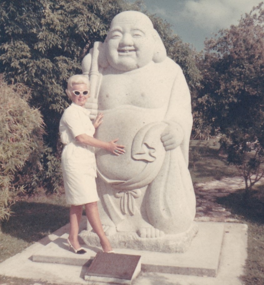 Hilarious Vintage Photos of Women Posing with Funny Objects and Signs