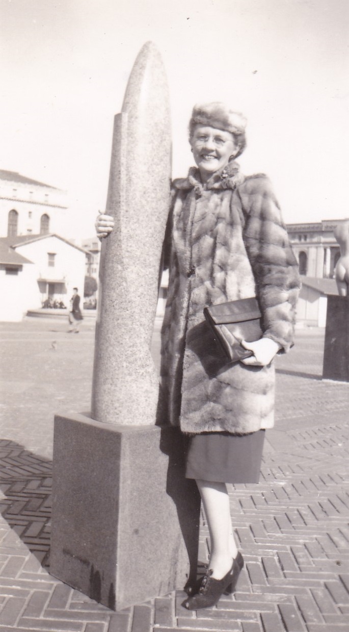 Hilarious Vintage Photos of Women Posing with Funny Objects and Signs