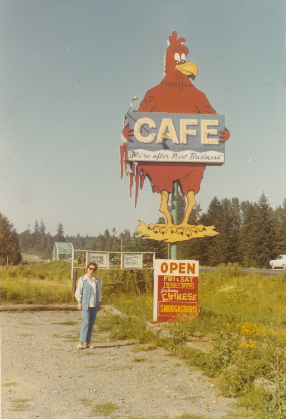 Hilarious Vintage Photos of Women Posing with Funny Objects and Signs