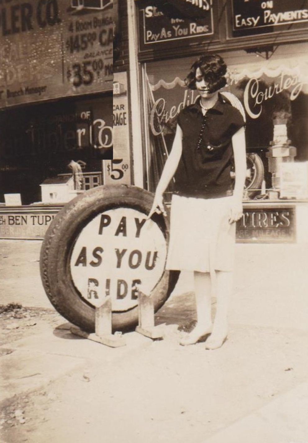 Hilarious Vintage Photos of Women Posing with Funny Objects and Signs