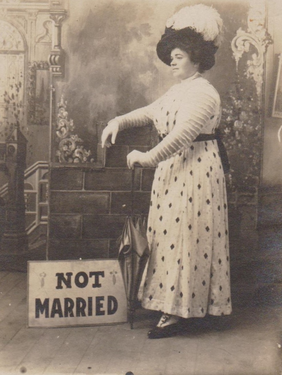 Hilarious Vintage Photos of Women Posing with Funny Objects and Signs