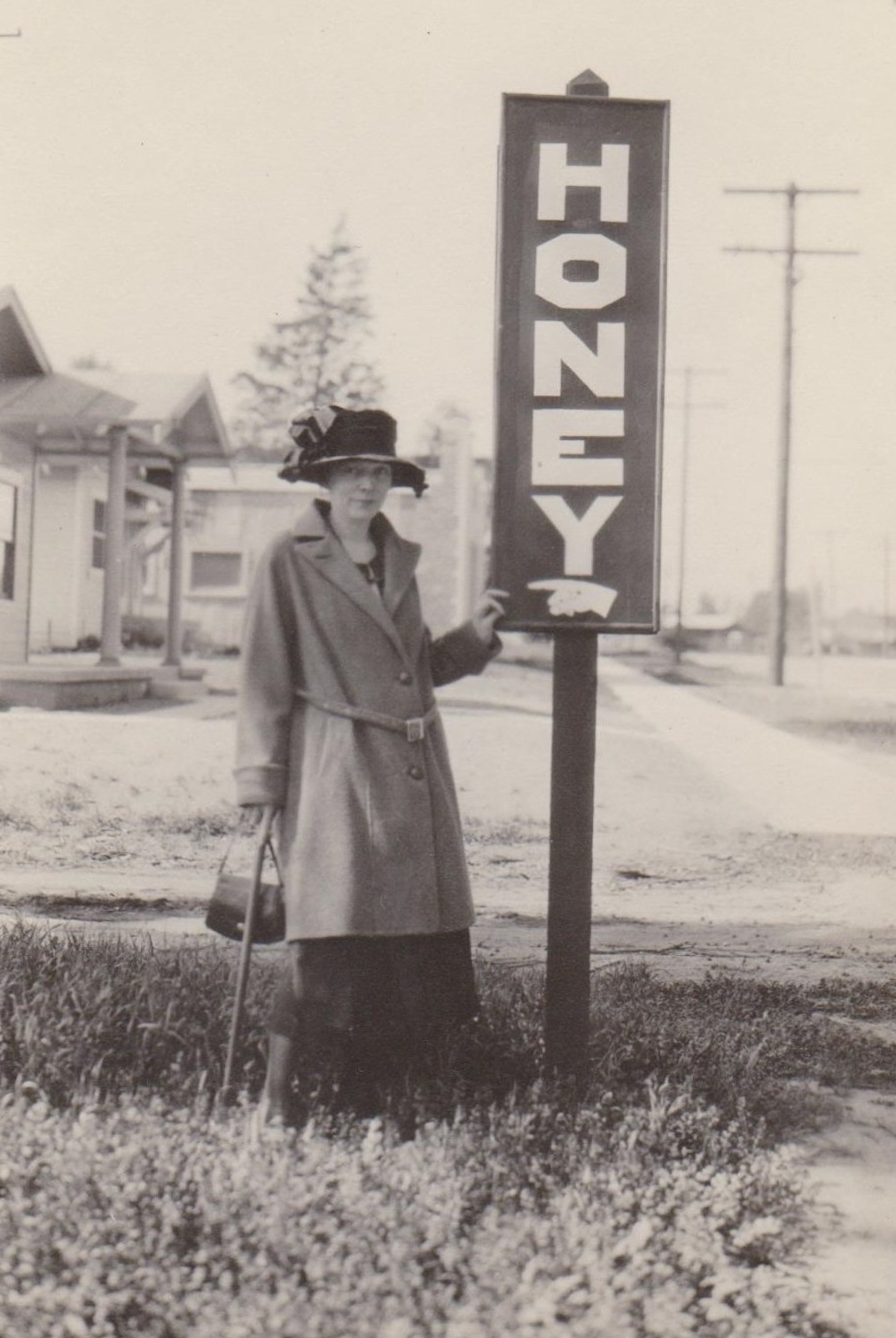 Hilarious Vintage Photos of Women Posing with Funny Objects and Signs