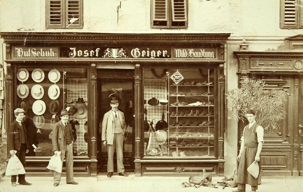 Hat and shoe store of Joseph Geiger in Vienna, 1905.
