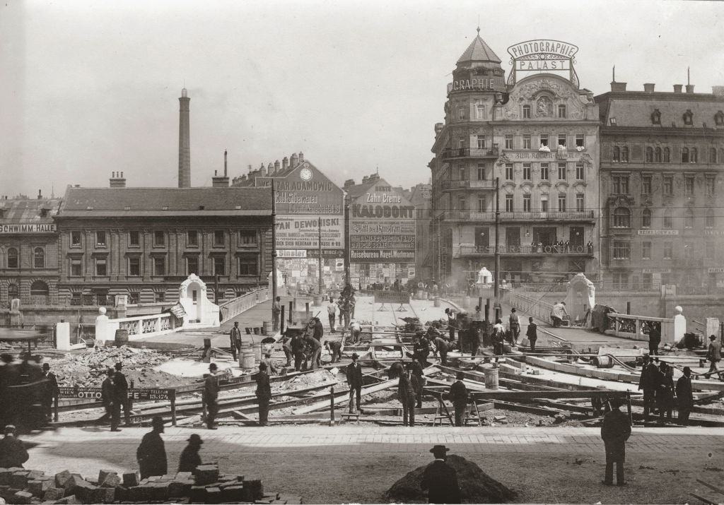 The construction of the bridge Marienbrücke (1905-1906) in Austria.