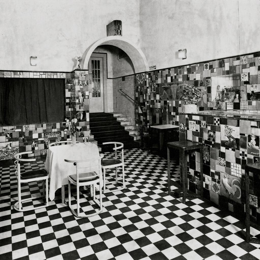 Entrance to the bar room of the Cabaret Fledermaus. Kaerntnerstrasse 33, Vienna, 1st district, 1907.