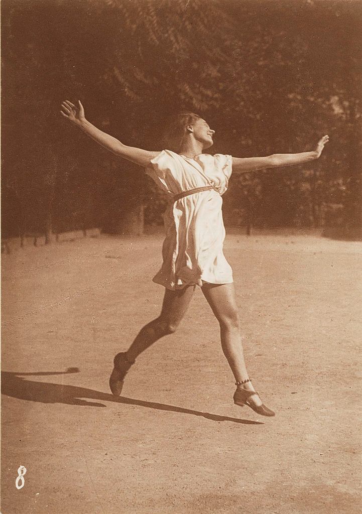 Austrian dasncer Grete Wiesenthal in the Lanner, Vienna, 1908.