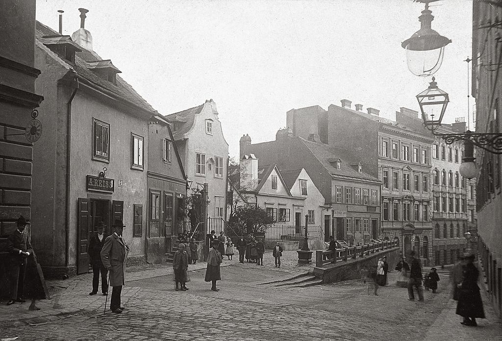 Kaunitzlbergl in Vienna VI, 1900.