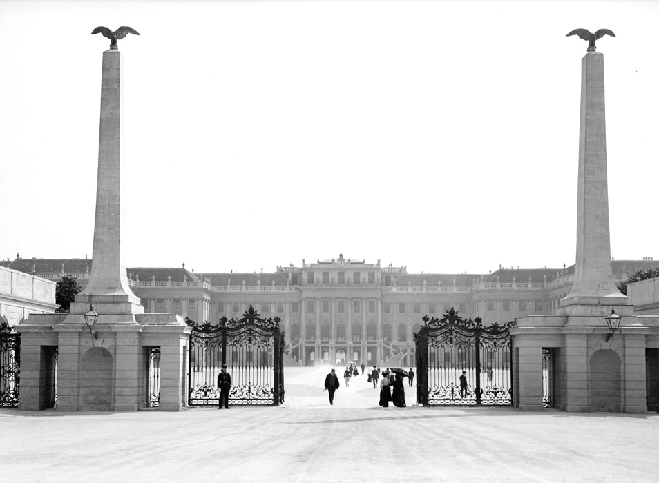 Schonbrunn Palace, Vienna, 1900s.