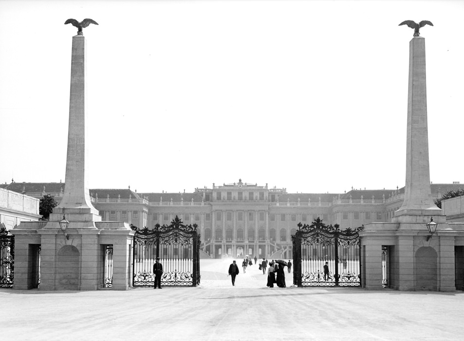 Schonbrunn Palace, Vienna, 1900s.