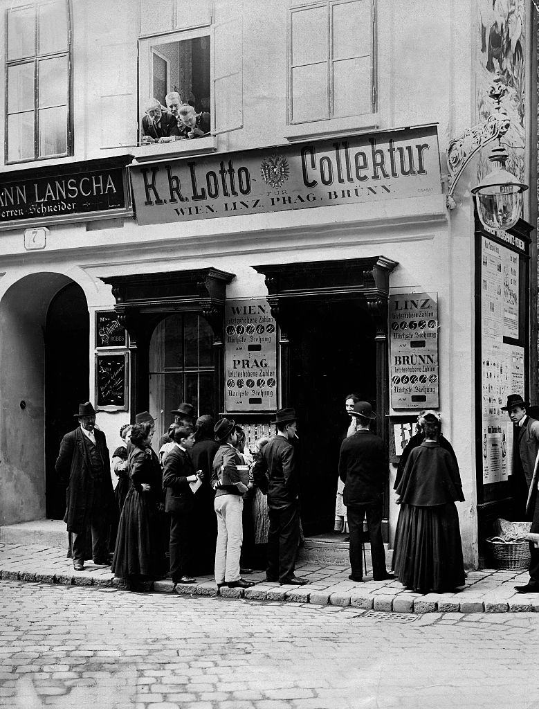 Waiting people in front of a lottery outlet in Austria, 1901.