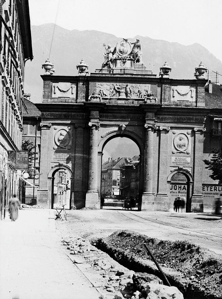 Triumphal arch at the Maria Theresa Street, Innsbruck, 1909.