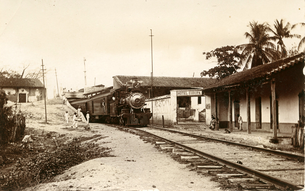 Train approaching station near Hotel Europa. Mexico, 1906