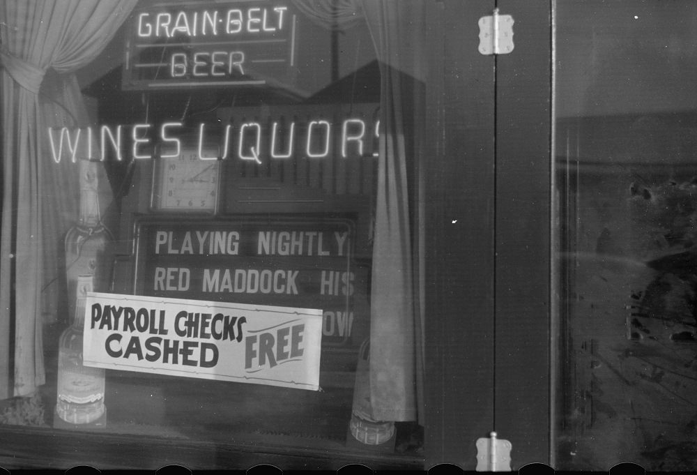 Saloon in mill district, Minneapolis, 1939.
