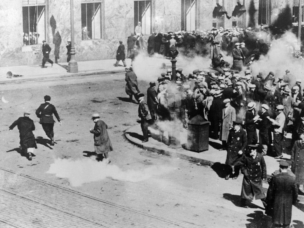 Brawls between the unemployed and the police, in Minneapolis, Minnesota, 1934.