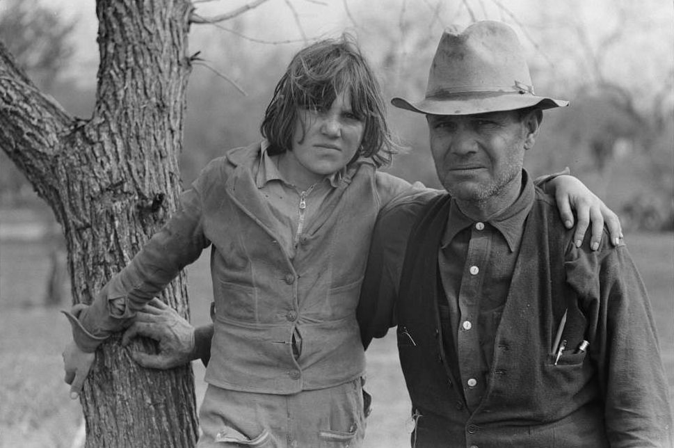 Migrant father and daughter near Harlingen, Texas, February 1939.