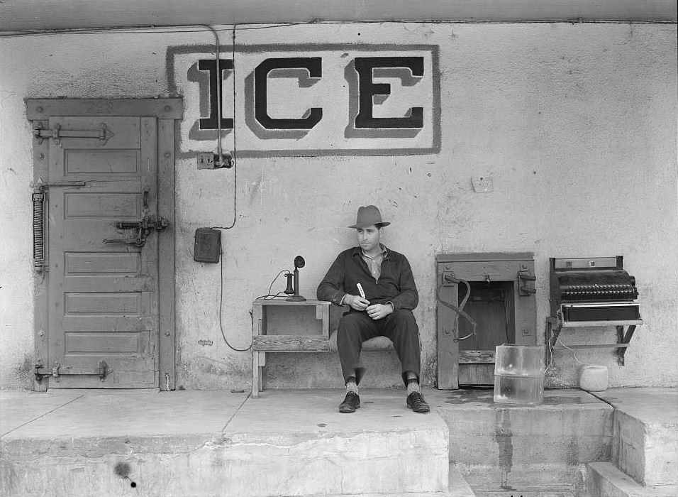 Ice for sale. Harlingen, Texas, February 1939.