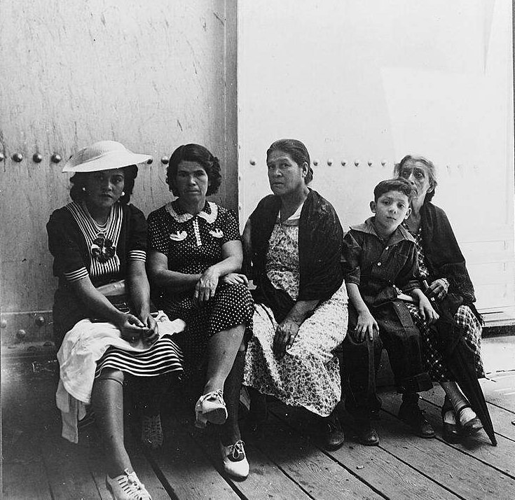 Mexicans entering the United States. United States immigration station, El Paso, Texas, June 1938.