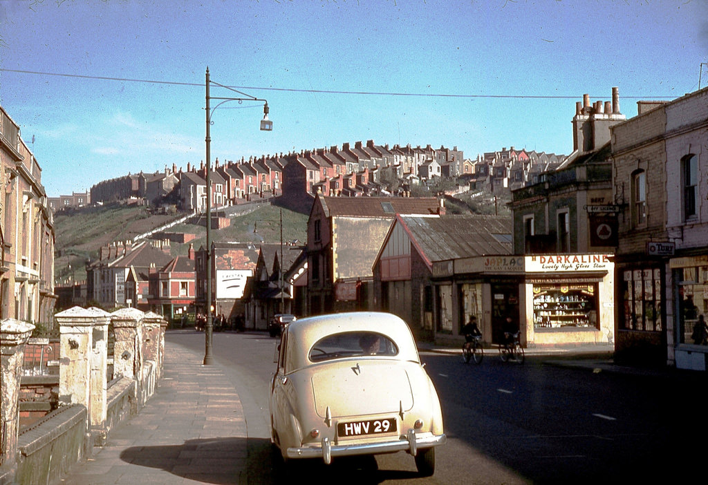 Bath Road in Totterdown, Bristol, 1952