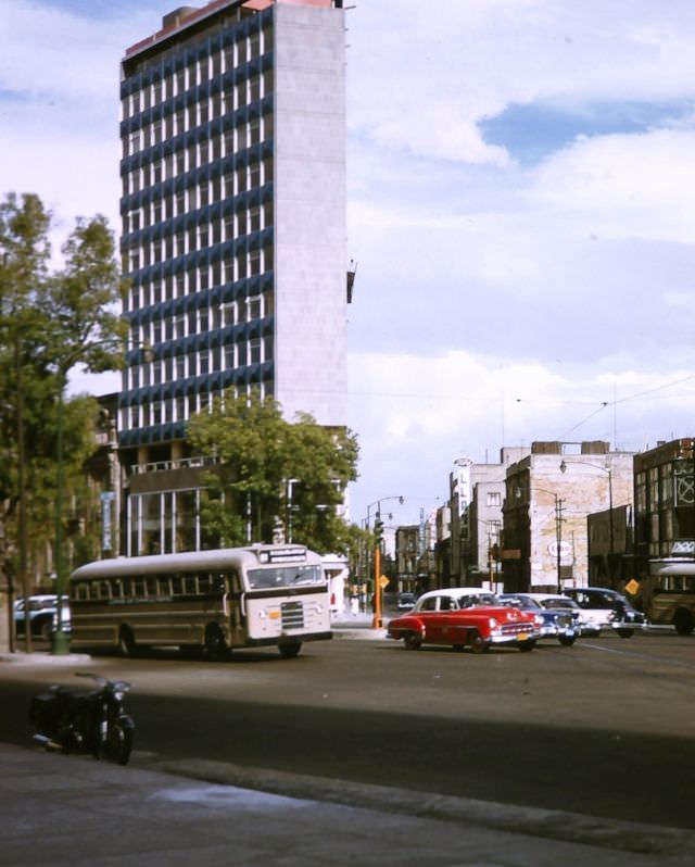 Modern office building, Paseo de la Reforma, Mexico City, March 1958