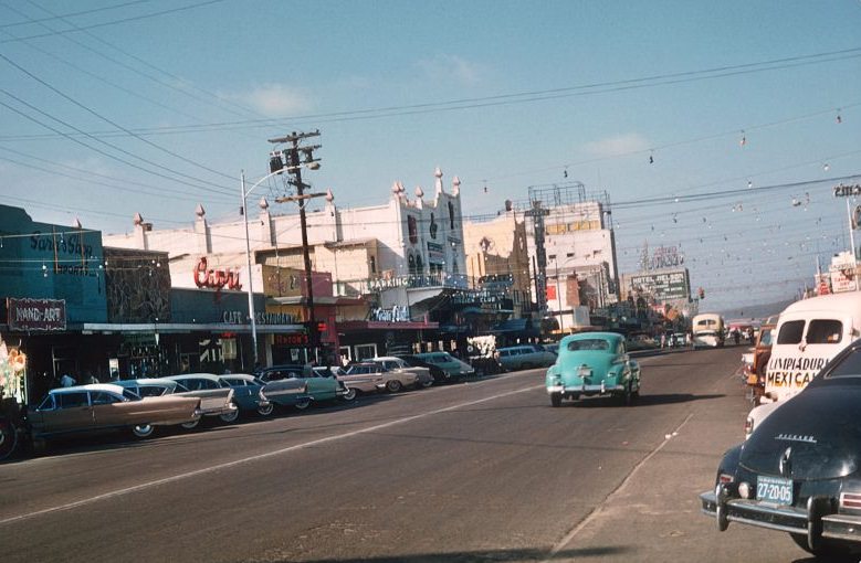 Avenida Revolucion, Tijuana, 1959 – Bygonely