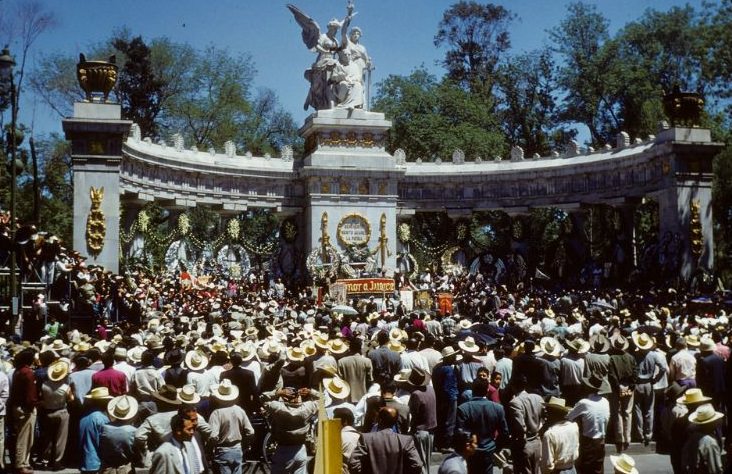 Crowd at Juarez monument. Mexico City, 1950s