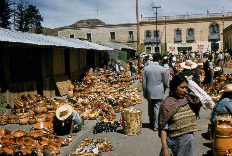 Roast corn vendor. Xochimilco, 1957
