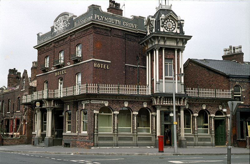 The Plymouth Grove Hotel at the junction of Plymouth Grove and Shakespeare Street, around 1969.