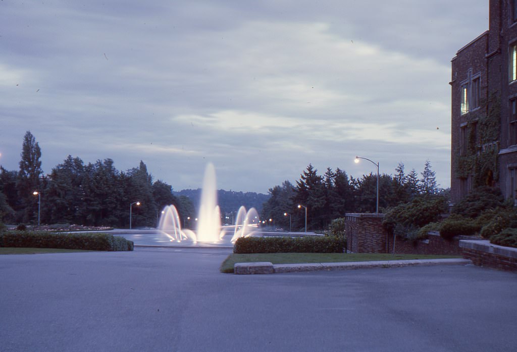 UW fountain 10 Seconds, 1964