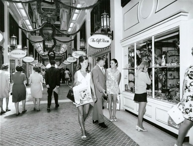 A shop in the Strand Arcade, Auckland, December 1970