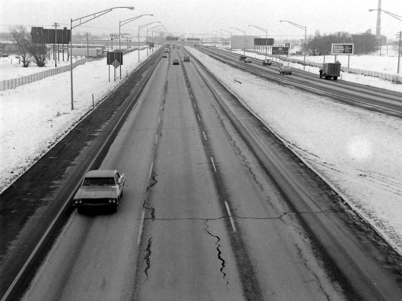 Southbound I-15 approaching 3300 South, January 1971