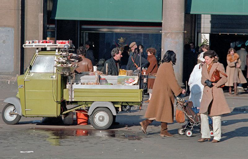 Piazza del Duomo, Milan, 1980