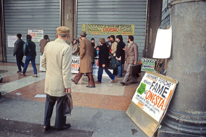 Peace hunger strikers, Piazza del Duomo, Milan 1984