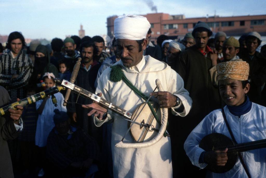Traditional musicians playing the kamânche on Jemaa el-Fna square in Marrakech, in January 1980.
