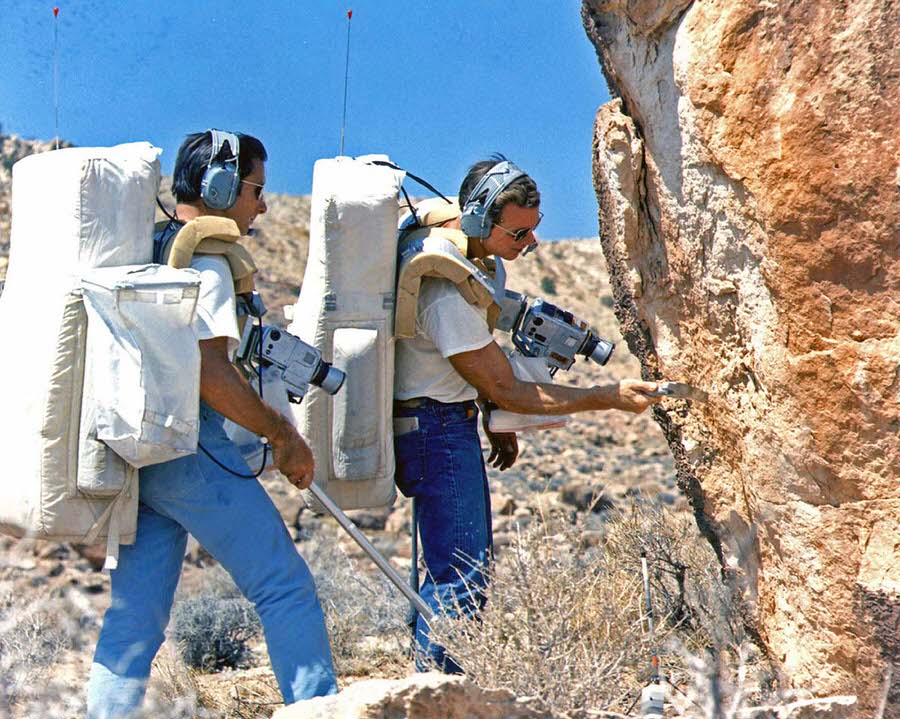 The astronauts Jim Irwin and Dave Scott check out an outcrop during the final geology exercise for the Apollo 15 prime and backup crew at Coconino Point, Arizona, on June 25, 1971.